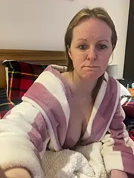 madamlillyrose online show from January 9, 9:57 am