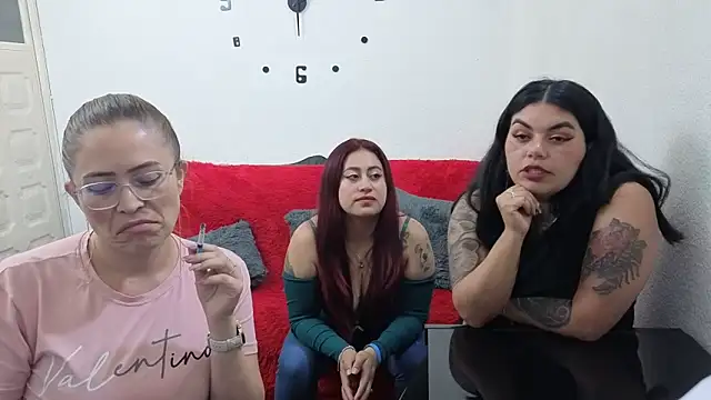 lesb milf online show from May 23, 11:36 pm