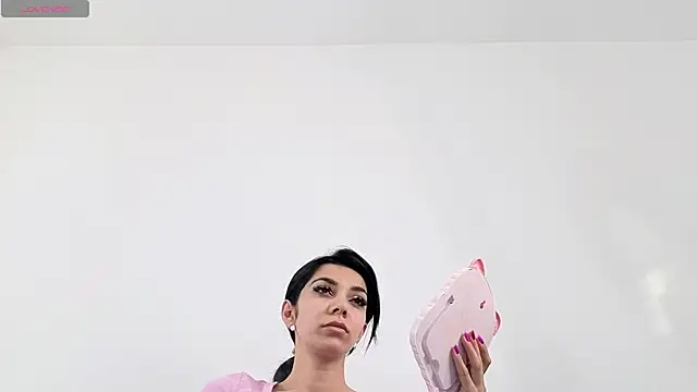 ReneeVoss online show from June 8, 4:46 am