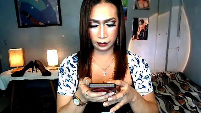 littleredbunny27 online show from June 8, 11:11 am