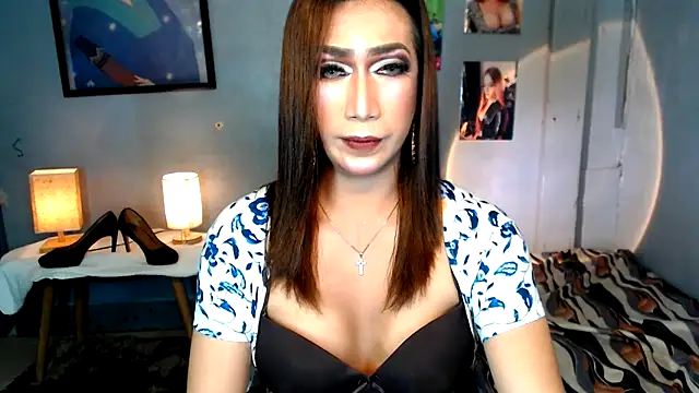 littleredbunny27 online show from June 16, 2:29 pm