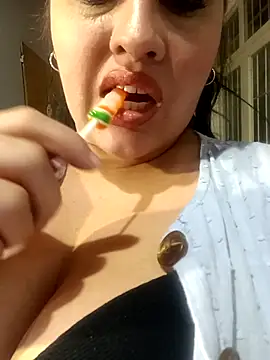 Sexylips200 online show from October 19, 7:10 am