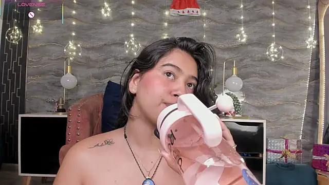 lilithst  online show from December 22, 9:40 pm