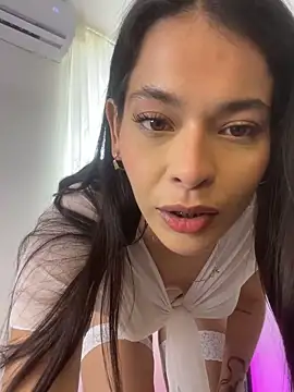 Esmeraldalcl online show from December 13, 9:10 pm