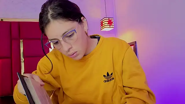 moon winy online show from April 23, 12:12 pm