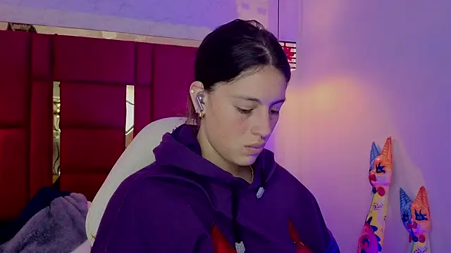 moon winy online show from April 10, 12:00 pm