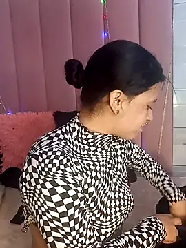 petite coral online show from February 6, 3:32 am