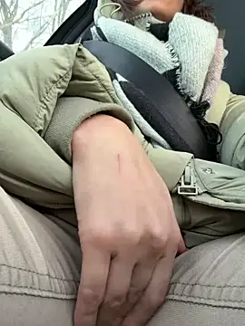 kinkysarahx online show from January 6, 11:14 am