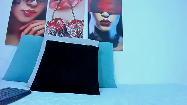 iamdoll online show from April 7, 8:00 pm