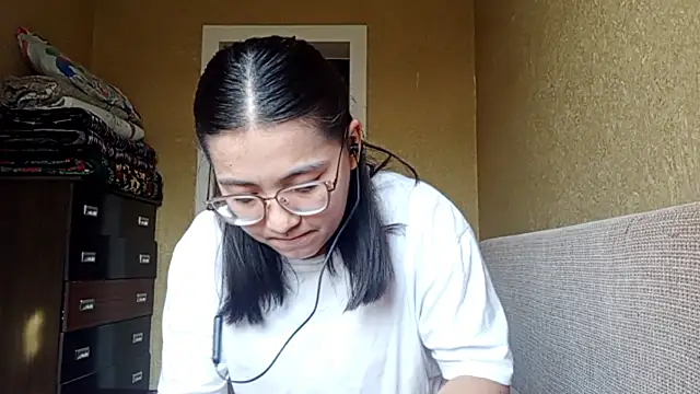 LinneaHyles online show from November 15, 7:20 am