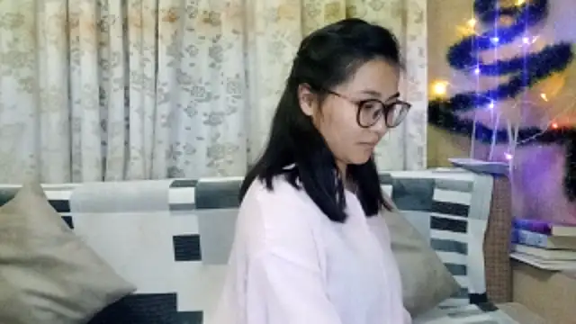 LinneaHyles online show from December 16, 2:56 pm