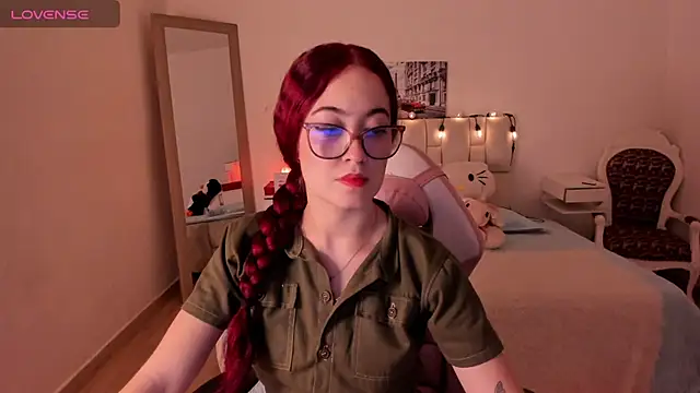 Amaraa couper1 online show from December 4, 4:04 am