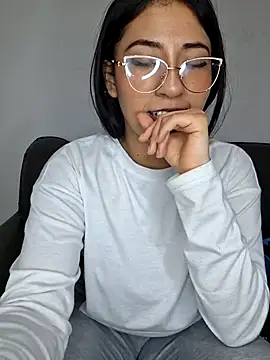 chloebrownn03 online show from November 21, 10:45 pm