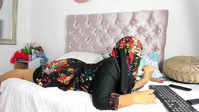 Inaya Khalifa online show from November 20, 3:29 am