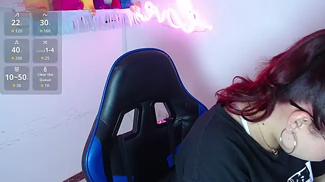 littlee red online show from November 28, 8:45 pm