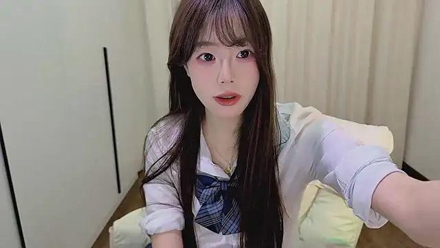 Onecutelittle online show from April 15, 11:55 am