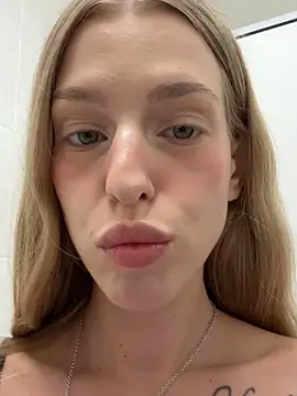 kira mia online show from April 9, 4:34 pm