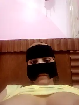 SandyAmr online show from April 22, 2:03 pm