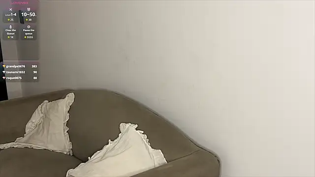 julia mendes online show from December 4, 3:20 am