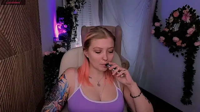 Kiki shay online show from October 20, 1:25 pm