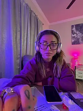 babygirlxchlo online show from February 9, 8:16 am