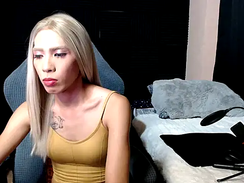 VictoriaAsianMistress online show from April 6, 3:57 pm