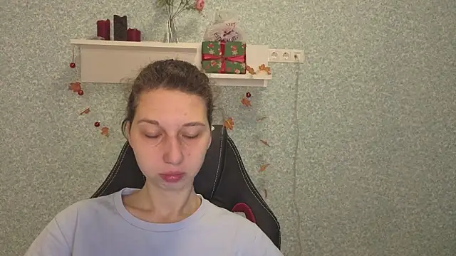 CuteEllii online show from December 23, 5:22 am