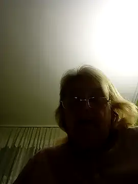 AmyLove353 online show from December 18, 4:06 am