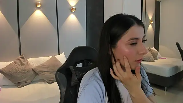 mia collins96 online show from April 7, 4:47 am