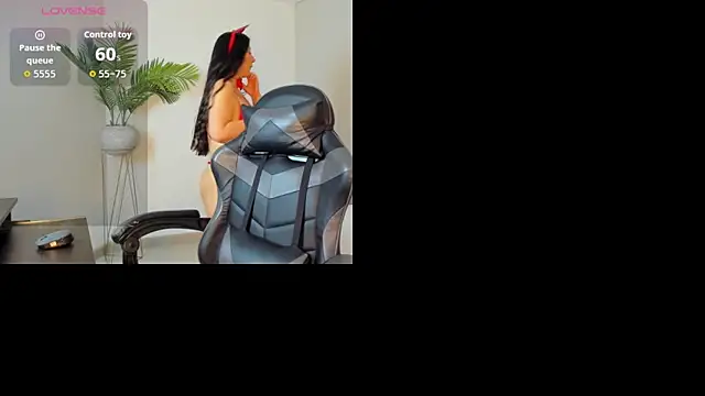 mia collins96 online show from October 31, 4:14 am