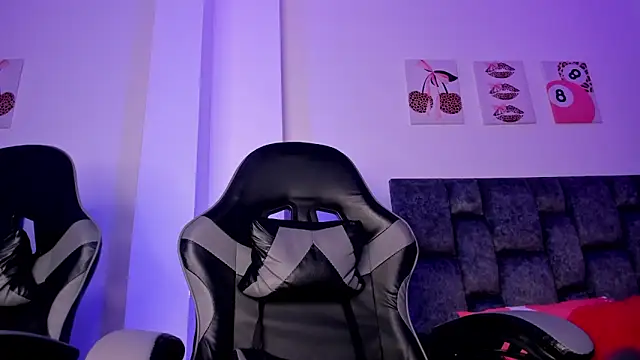 kittymonroe1 online show from April 10, 6:14 pm