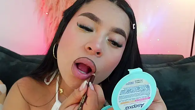 mia roux1 online show from April 10, 9:21 pm