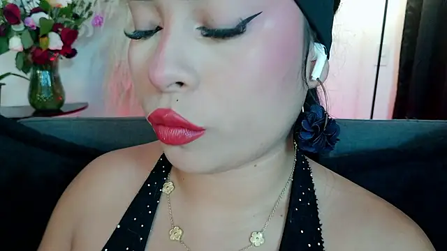 mia roux1 online show from March 4, 11:55 pm