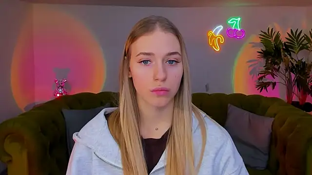 sassy cutie online show from November 25, 1:24 pm