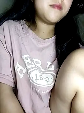 Quynhsumon online show from February 13, 3:24 pm