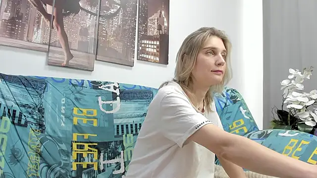 Tenderly Sophie online show from March 15, 1:40 am