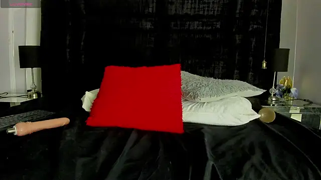 EmmadaSilva online show from May 28, 1:58 am