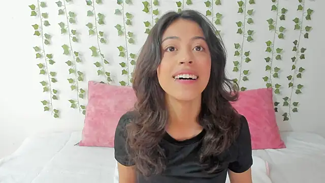 emily jonessxx online show from February 2, 6:29 pm