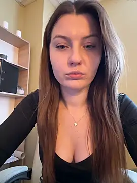 DollyRoma online show from October 31, 1:04 pm