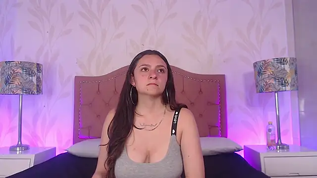 Emmy Palacios online show from December 2, 2:30 pm