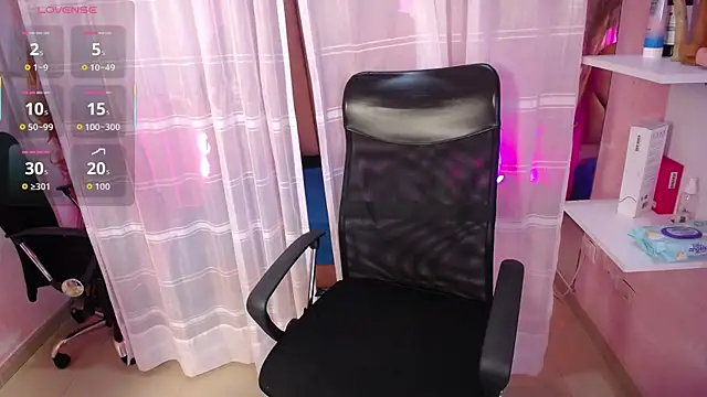 Gigi Scott  online show from October 31, 3:52 am