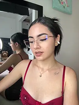 IslaCole online show from November 12, 9:02 pm