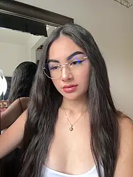 IslaCole online show from March 17, 8:46 pm