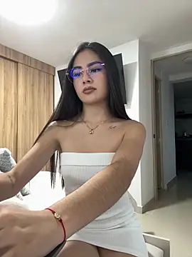 IslaCole online show from May 25, 11:37 pm