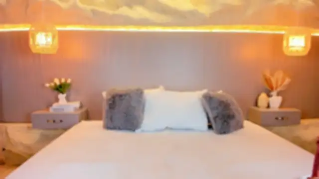 AmyColman  online show from March 3, 12:11 pm