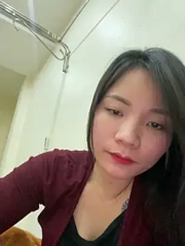 Bee Yellow00 online show from February 2, 5:17 am