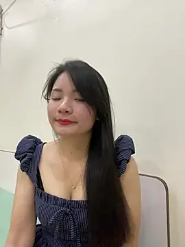 Bee Yellow00 online show from February 7, 5:22 am