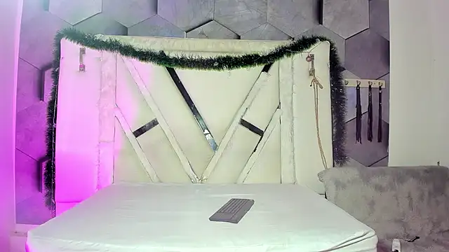 salome mio online show from December 18, 2:44 pm