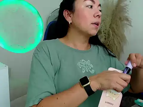 Yadis hot online show from December 15, 10:15 pm