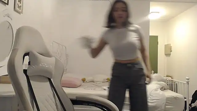 bellefleurrr online show from April 16, 8:52 pm